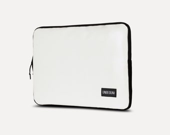 MacBook Pro 16 inch case from upcycled fabric (2023/2024), Recycle laptop sleeve for new MacBook Pro 16” M3/M2 (eco), White laptop cover/bag