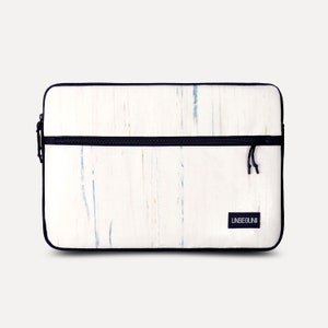Recycle laptop case from Amsterdam (Sustainable) - Upcycled laptop sleeve/cover for MacBook Air 15 inch & MacBook Pro 13"/14"/16" M4 (2025)