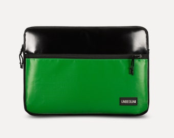 MacBook Pro 16 Zoll Hülle mit Fach (aus Upcycling-Stoff), Schwarz/Grüne Laptoptasche für neue MacBook Pro 16 Zoll M3 (2024), Tasche