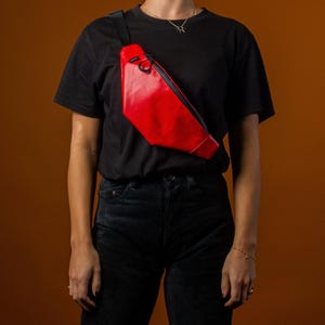 Red fanny pack from upcycled fabric - Sustainable waist bag and belt bag / Vegan hip bag or bum bag / Small crossbody bags for women and men