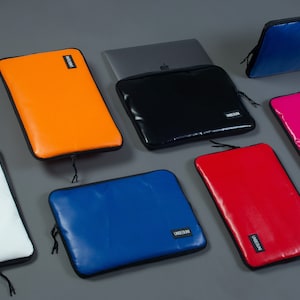 Sustainable orange laptop sleeve from Amsterdam 13 inch, 14 inch & MacBook Pro 16 inch Vegan laptop sleeve / Notebook sleeve / Case image 4