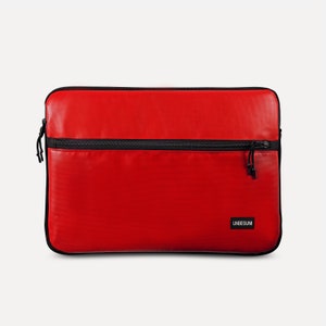 MacBook Pro 13-inch hoes met voorvak (van geüpcycled materiaal), rode laptophoes voor MacBook Pro 13,3 inch M2 (2025/2024)