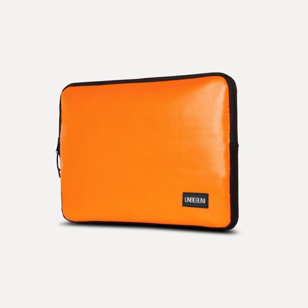 Sustainable orange laptop sleeve from Amsterdam (13 inch, 14 inch & MacBook Pro 16 inch) - Vegan laptop sleeve / Notebook sleeve / Case