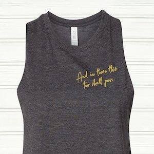 En na verloop van tijd gaat ook dit voorbij: crop tanktop, atletische crop top, workouttanktop, inspiratietanktop, motivatietanktop, yogatanktop