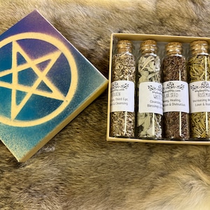 Witch&#39;s Herb Gift Set - 4 Glass Vials Pentagram Box
