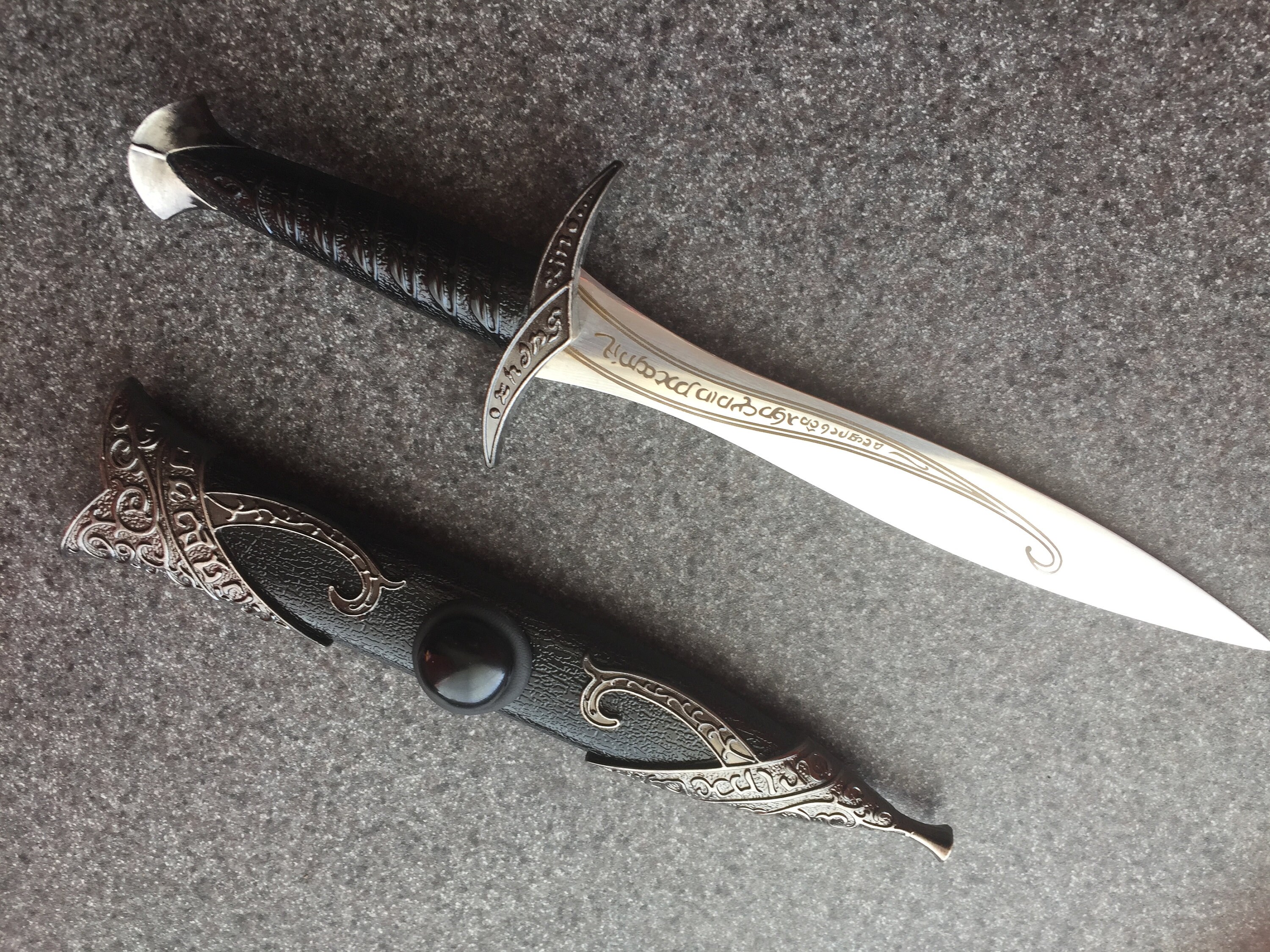 кинжал эстетика королевский. кинжал эйнхорн. кинжал чёрный эстетика королевский. Icepick dagger. кинжал черный на белом.