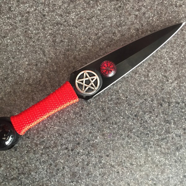 Athame / Dagger - Small - Black Blade Red Cord Viking Compass Vegvísir