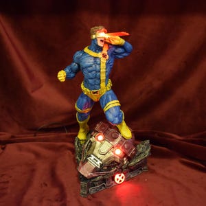 Cyclops Painted Figure - X-Men 1/6 Scale Collectible with LED effects Painting commission