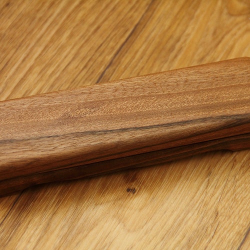 The genuine thuringian water hone for razors - The shops Celebrated Thuringian water hone for Razors in a nice wooden box