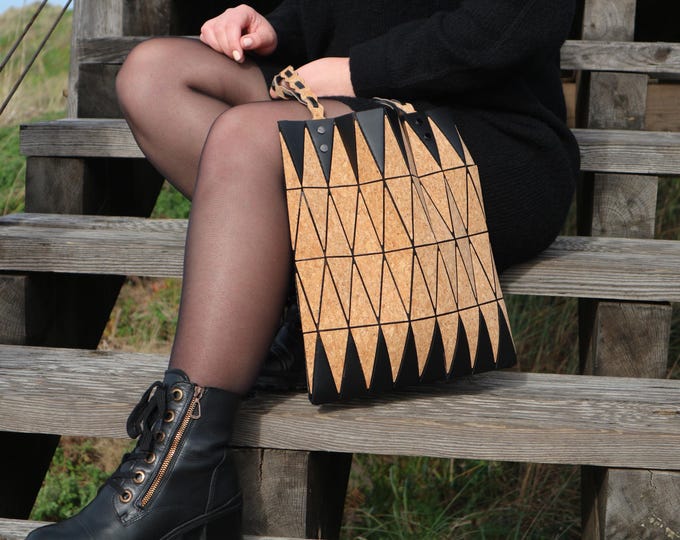 Cork shoulder bag Handbag charms Women's shoulder bag Cork Tote Bag Beige and black vegan bag Lightweight Casual bag