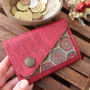 Cartera de corcho para mujer, bonita cartera con cierre a presión, cartera roja vegana, cartera pequeña, cartera bohemia plegable, cartera para 5 tarjetas, cartera plegable para mujer