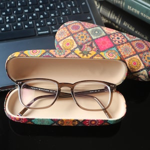 Étui à lunettes en liège coloré : coque rigide, fine protection pour les lunettes