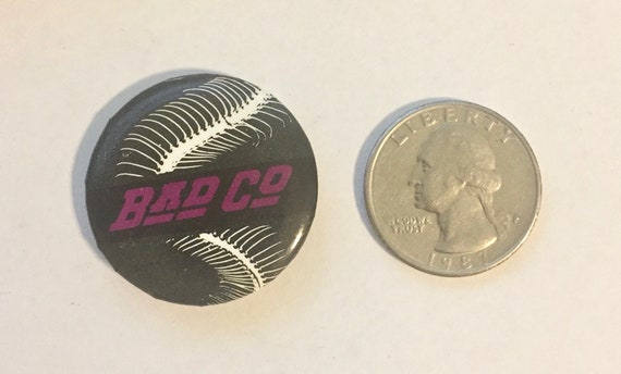Bad Company Est 1973 Pin Badge - Offizieller Band Pin 4x2,5cm