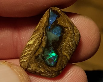 Opale  boulder naturelle,  Queensland,  Australie,  20.3ct, idée cadeau,  collection,  création de bijoux,  lithothérapie, opale taillée