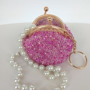 Porte-monnaie en forme de rose transparent au crochet avec oreillettes et perles
