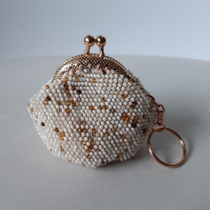 Monedero con cuentas de ganchillo blanco y dorado, estuche Chapstick, bolsa de cierre de joyería Carryall Travel, organizador de cordón, regalo de madrastra