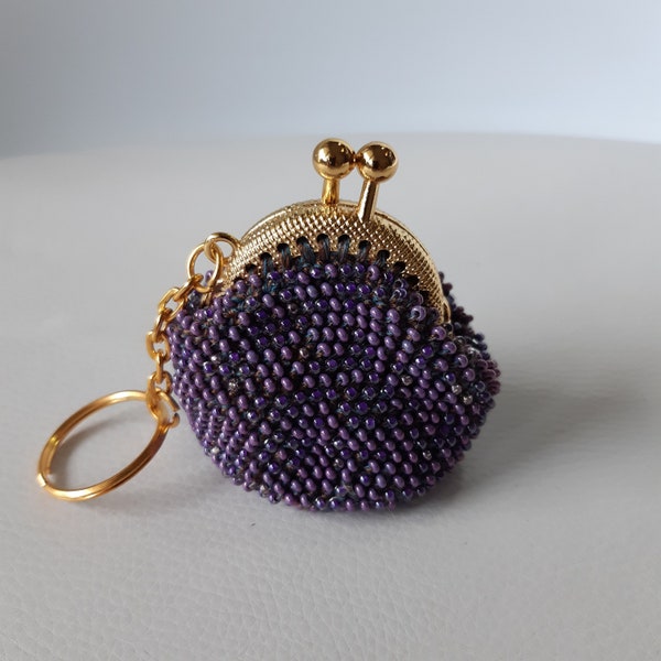 Winzige Aubergine gehäkelte Perlen Kleingeldbörse mit Kussverschluss, kleine Schlüsselbundtasche im Vintage-Stil mit Verschluss, Kollege Promotion Geschenkidee