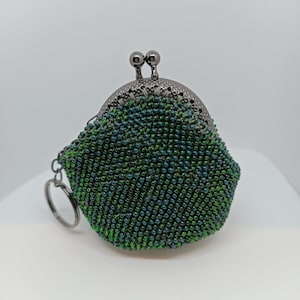 Verde oscuro crochet con cuentas soporte para auriculares monedero Chapstick caso Carryall bolsa de viaje joyería cierre bolsa Cord rosario organizador vintage