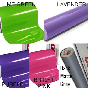 Puede incluir: Una colecci&oacute;n de rollos de vinilo en varios colores, incluyendo verde lima, lavanda, morado, rosa brillante y gris mate oscuro. Cada rollo est&aacute; etiquetado con su nombre de color en texto blanco en negrita.