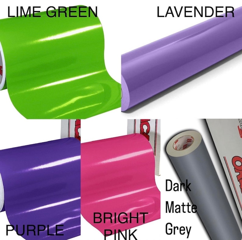 Puede incluir: Una colecci&oacute;n de rollos de vinilo en varios colores, incluyendo verde lima, lavanda, morado, rosa brillante y gris mate oscuro. Cada rollo est&aacute; etiquetado con su nombre de color en texto blanco en negrita.