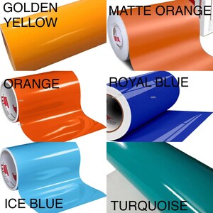 Puede incluir: Una colecci&oacute;n de rollos de vinilo en varios colores: amarillo dorado, naranja mate, naranja, azul real, azul hielo y turquesa. Cada rollo est&aacute; etiquetado con su nombre de color.