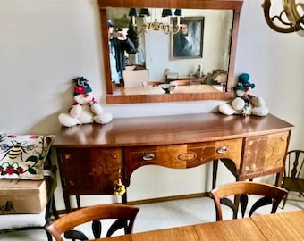 Antique Hepplewhite Sideboard/Buffet