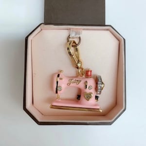 NWT Juicy Couture SWEET Couture COMPACT Heart Bracelet 