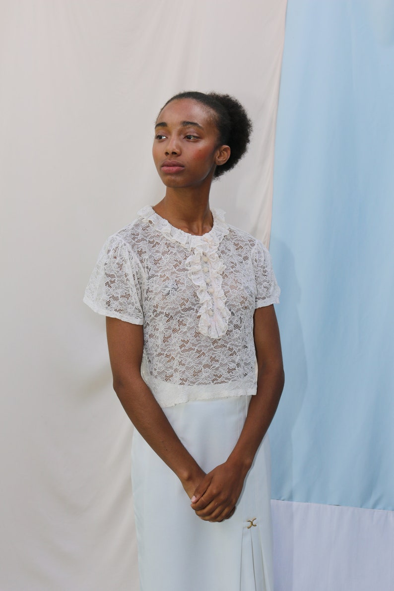 Intricate RARE antique 20/'s sheer off white Chantilly lace ruffle collar pirate ruffle short sleeve semi-cropped boxy top blouse shirt