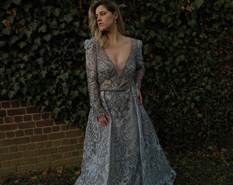 Luxury Gray Dubai Kaftan mermaid Gown with Train Elegant Arabic Formal Evening Dress long sleeve evening dresses V-neck Dubai Long Sleeve