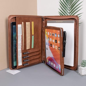 Portfolio personalizzato in pelle vegana marrone, organizer per documenti con cerniera con custodia per iPad rimovibile, copertina per blocco note A4, regalo per uomo, regalo aziendale