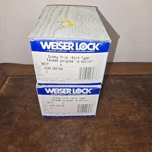 Coppia di pomelli per porte finte vintage Weiser Lock Huntington in ottone lucido, nuovi di zecca.