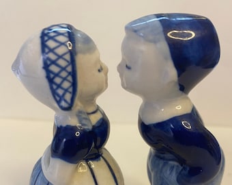 Delft Blue Hand Painted Boy and Girl Kissing