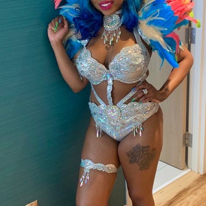 Customizable Carnival Set with Feathers (Tonya - Solid)