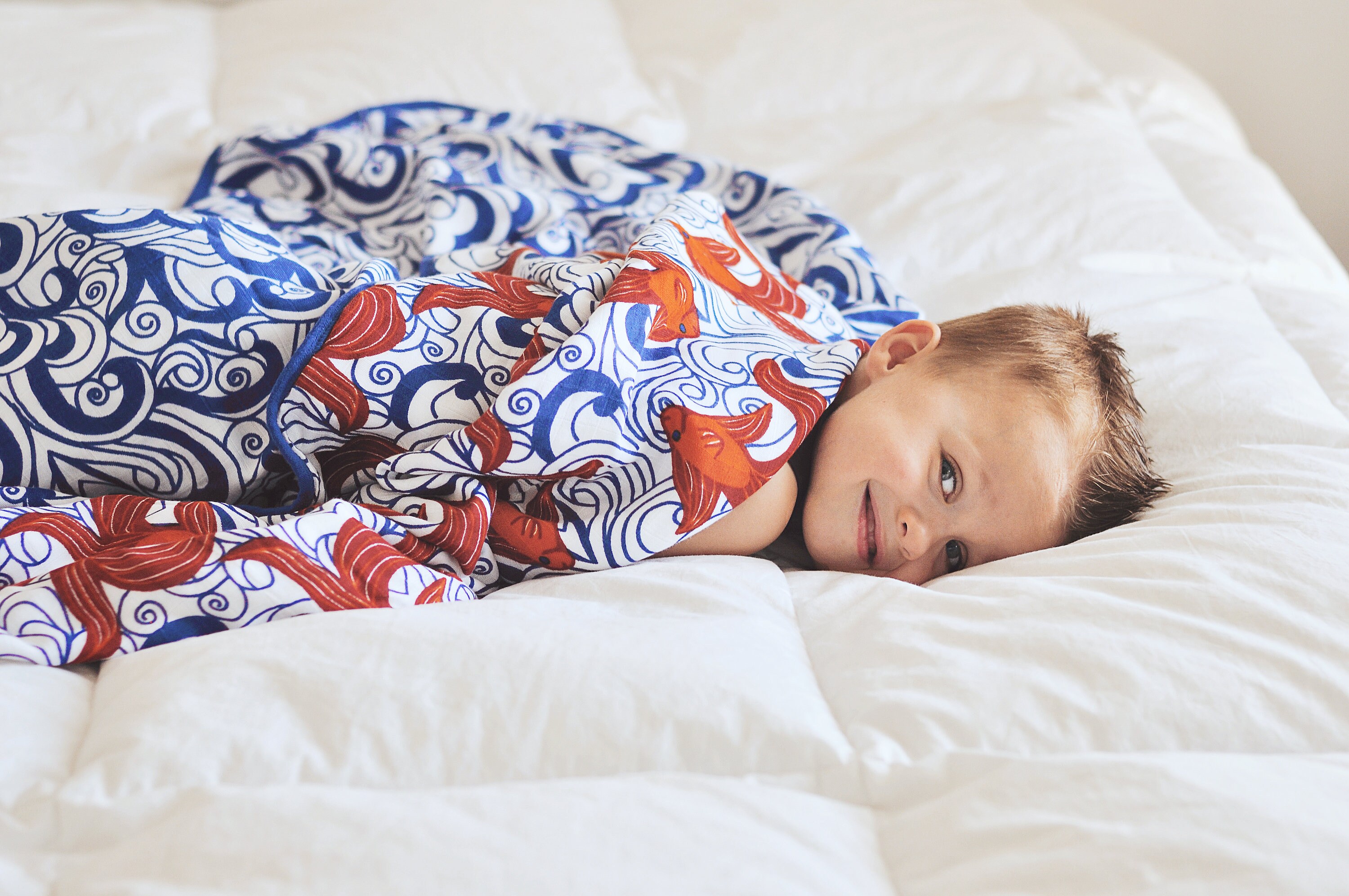 Go Fish | Bamboo Cotton Blend Goldfish Toddler Quilt Couverture Pour Bébé Non Sexiste Xl Koi Gauze C