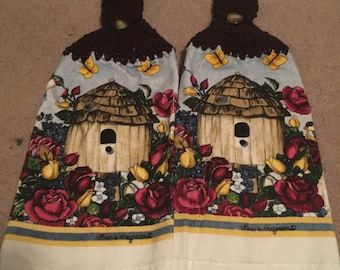 Juego de 2 toallas de cocina con diseño de casita para pájaros y parte superior de ganchillo, color marrón.