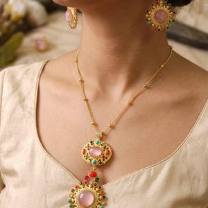 Conjunto de collar y pendientes de piedra chapados en oro / Joyería étnica india - Envío con impuestos pagados