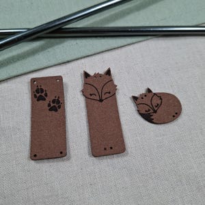 Label Sets verschiedene, Kunstleder Etiketten, Kunstleder Label, Handarbeitszubehör, Handarbeitsetiketten, Handarbeitslabel Fuchs 3St schoko