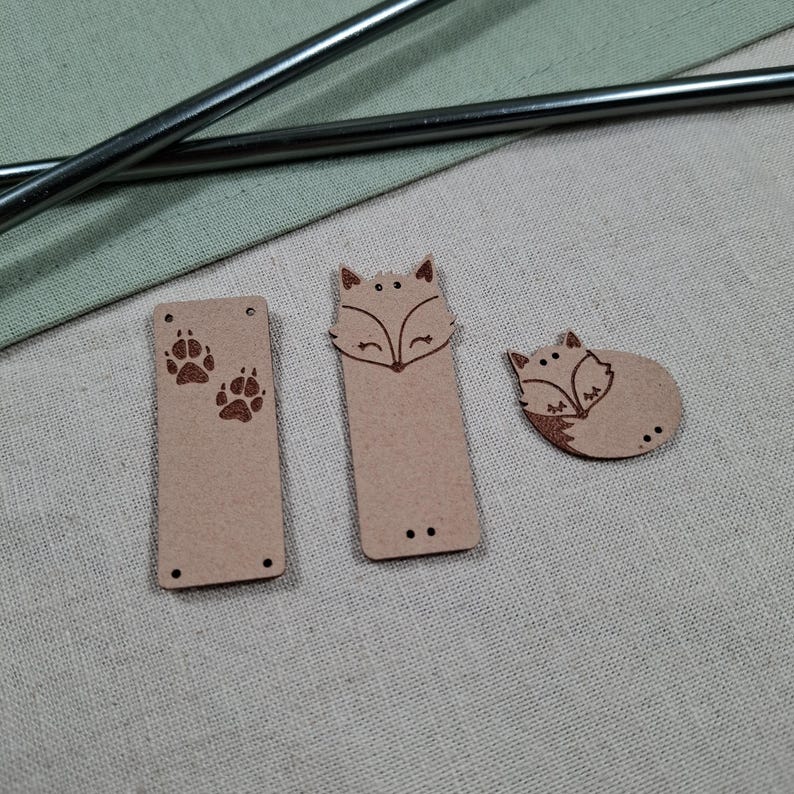 Label Sets verschiedene, Kunstleder Etiketten, Kunstleder Label, Handarbeitszubehör, Handarbeitsetiketten, Handarbeitslabel Fuchs 3St hellbraun