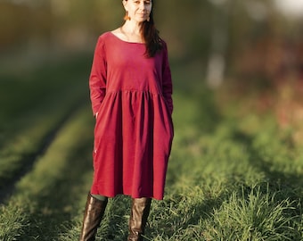 Robe féminine en velours côtelé avec poches