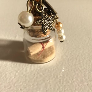 Bericht in een fles ketting. Miniatuur fles met Oceaan thema.