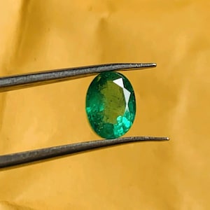 0.85 cts Pour la qualité, Émeraude de Zambie naturelle ovale à facettes, Émeraude de Zambie vert lustré vif, Taille 6,50*5*3,50 mm