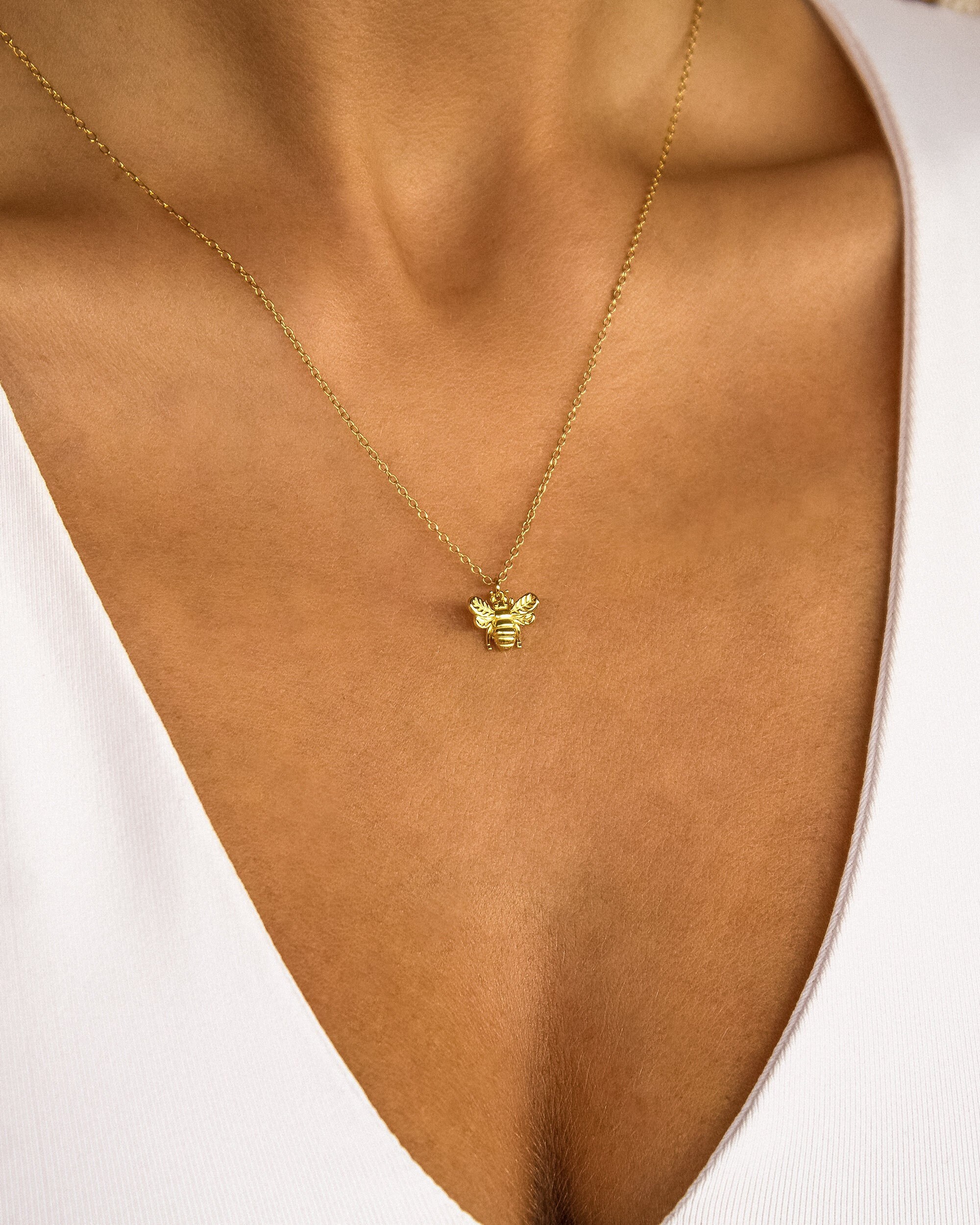 Mens bee deals necklace
