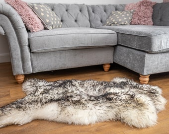 Black Sheepskin Rug: Spiced Bespoke Fur Rug