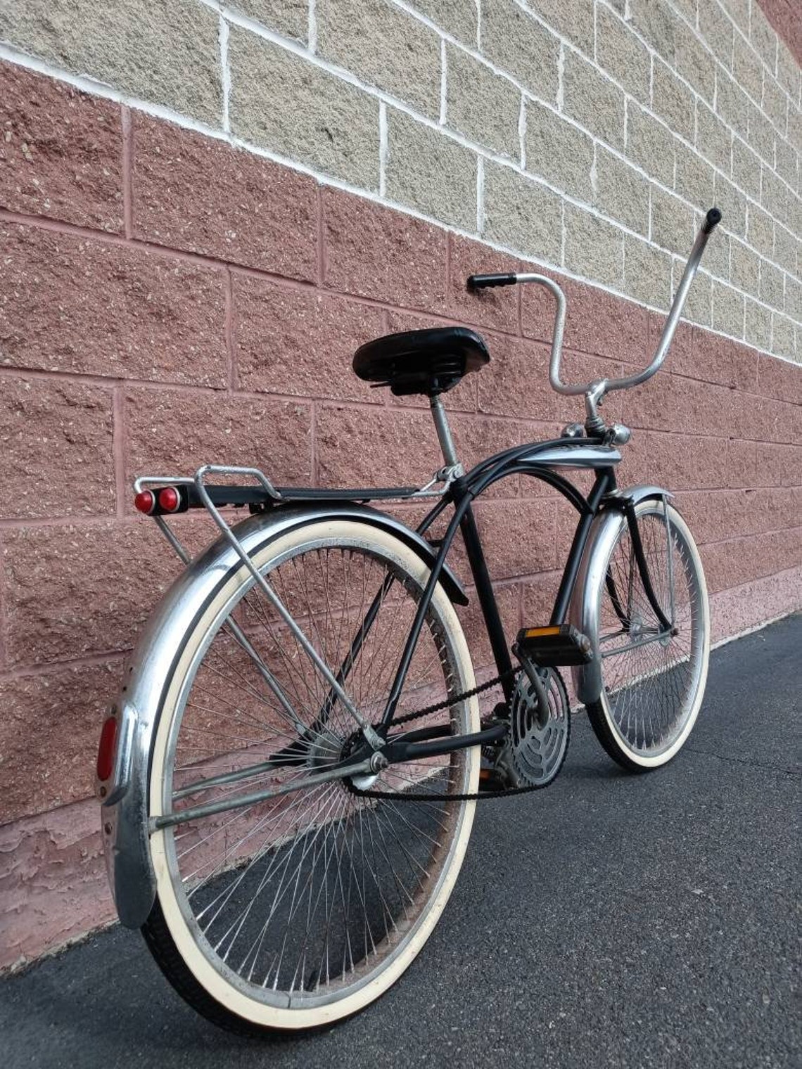 vintage cruiser bicycle