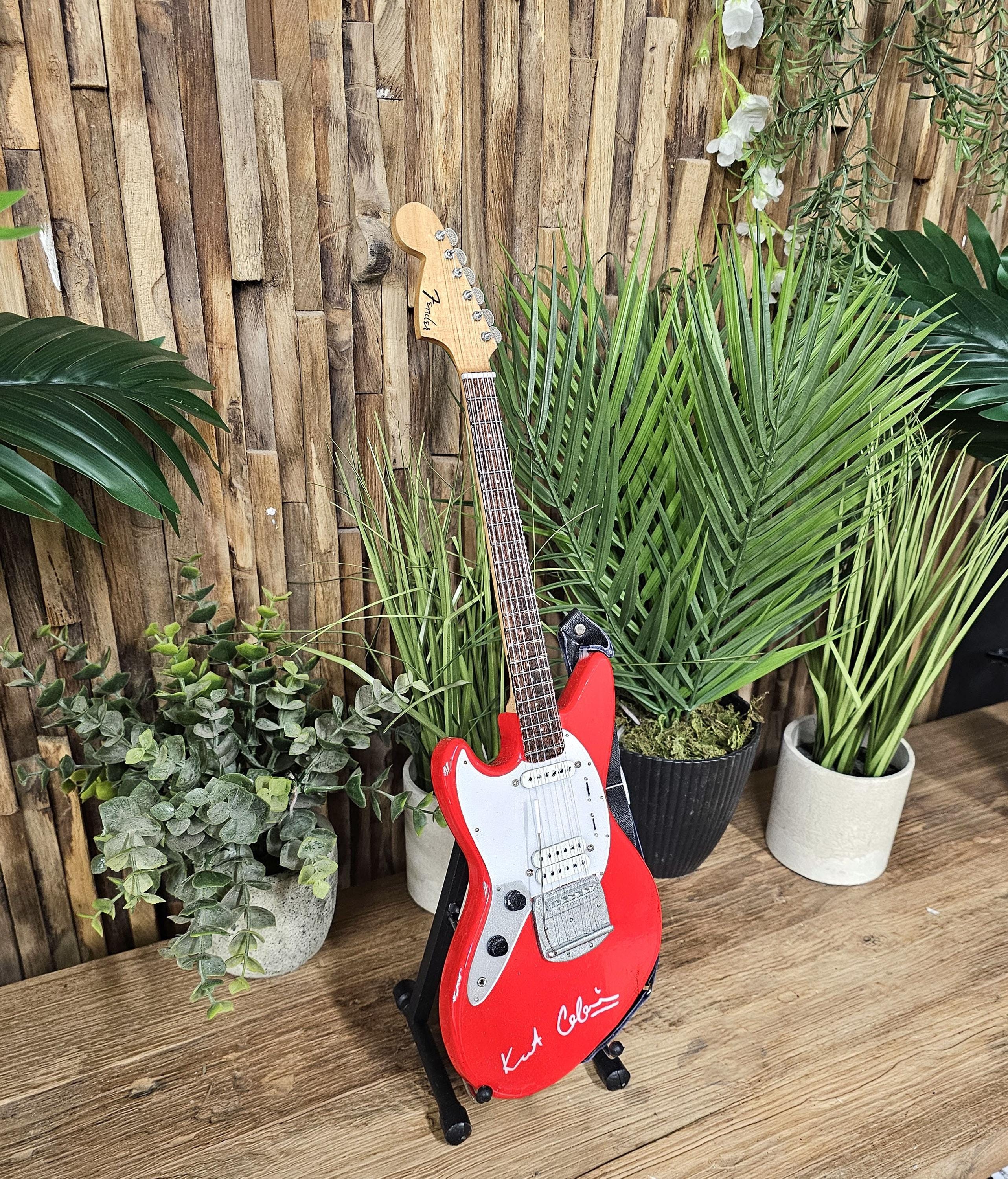 Chitarra Elettrica Stile Kurt Cobain – Corpo Mahogany, Tastiera Ebano, Hardware Cromato