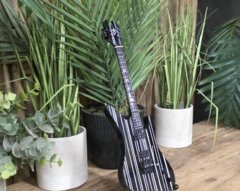 Miniature Avenged Sevenfold Guitar Model – 25cm Wooden Synyster Gates Replica – Free UK Postage