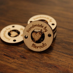 Etiquetas de produtos, botões de madeira personalizados para itens de malha e crochê, botões de madeira personalizados, etiquetas para produtos, etiquetas de madeira, etiquetas personalizadas