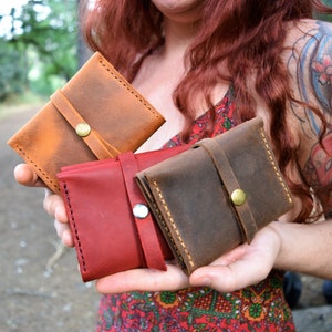 Cartera de mujer de cuero, bolso rojo minimalista, clutch marrón, cartera pequeña de mujer, cuero angustiado