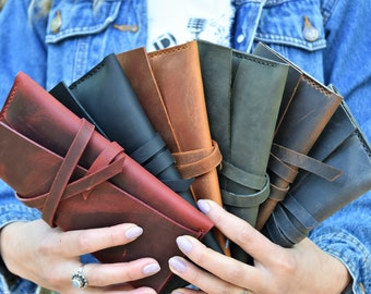 Cartera de cuero hecha a mano: diseño minimalista