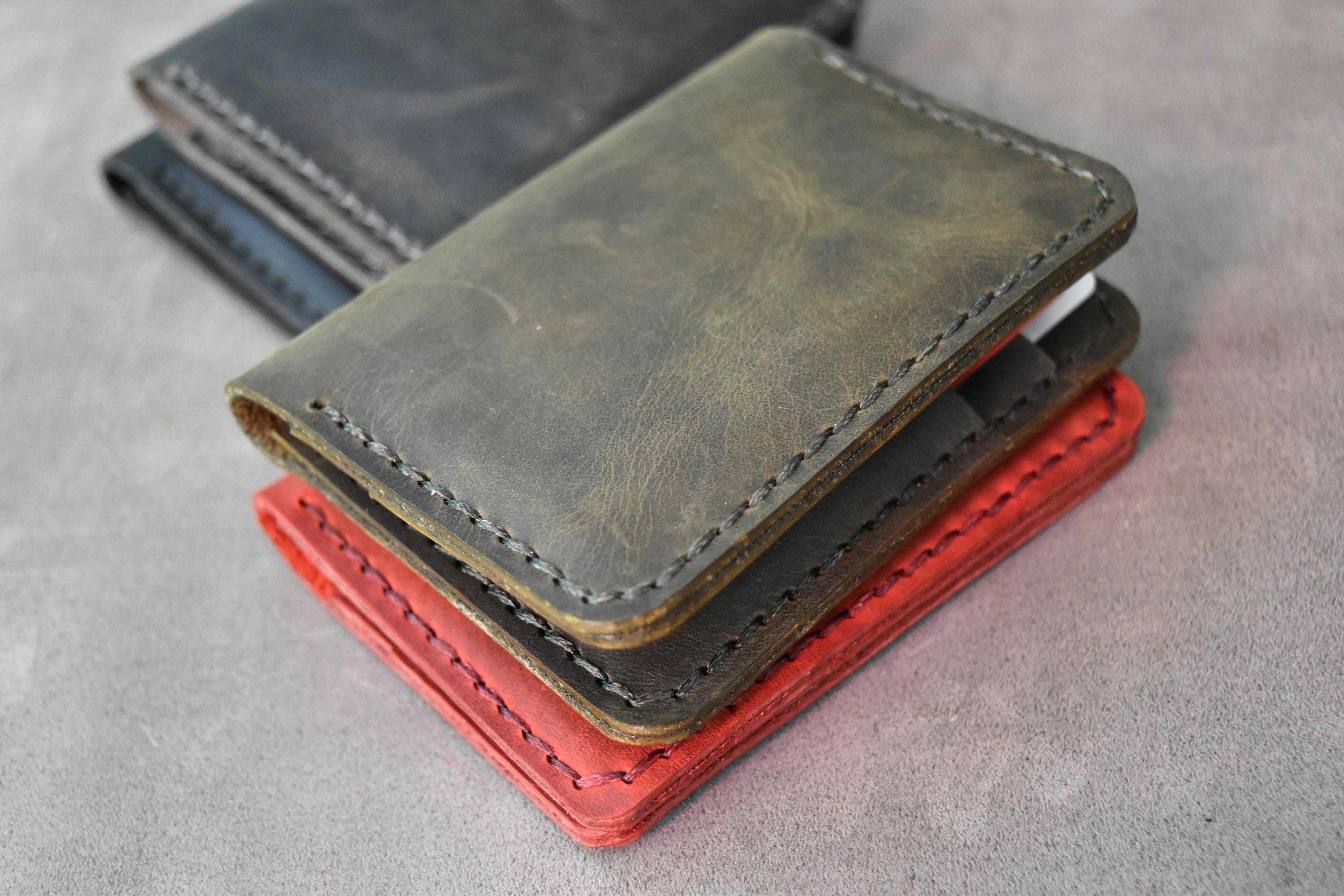 Portafoglio bifold in pelle Crazy Horse fatto a mano: portafoglio sottile per carte